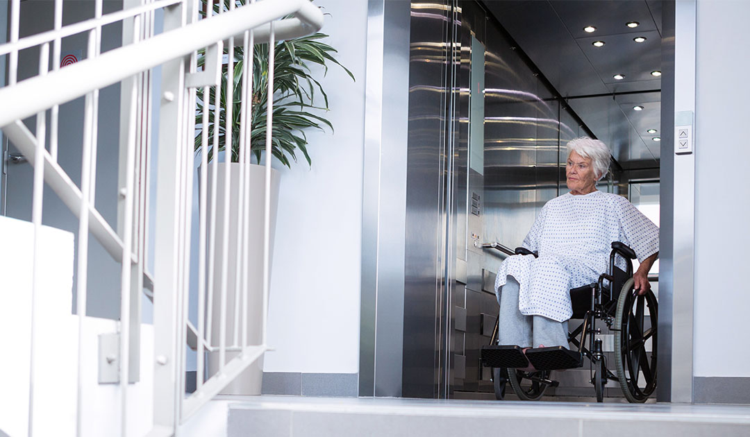 Quais são os tipos de elevadores para idosos com mobilidade reduzida?