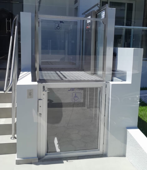 Plataforma de Acessibilidade Revestida de Vidro