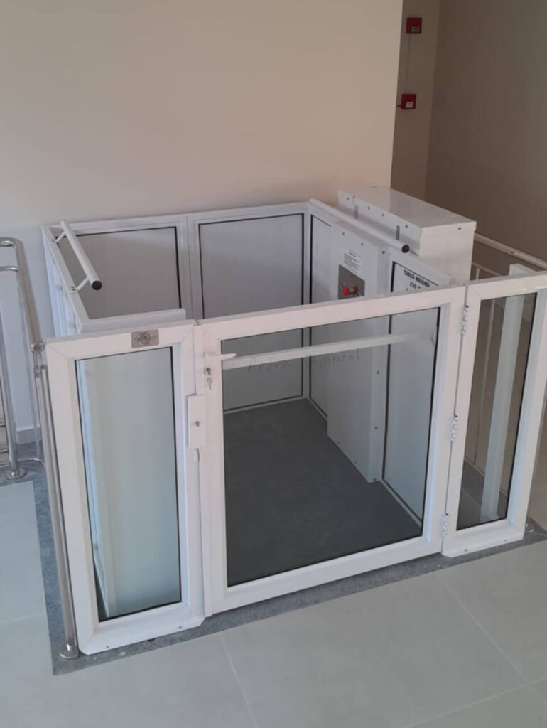 Produto em Aço e Vidro