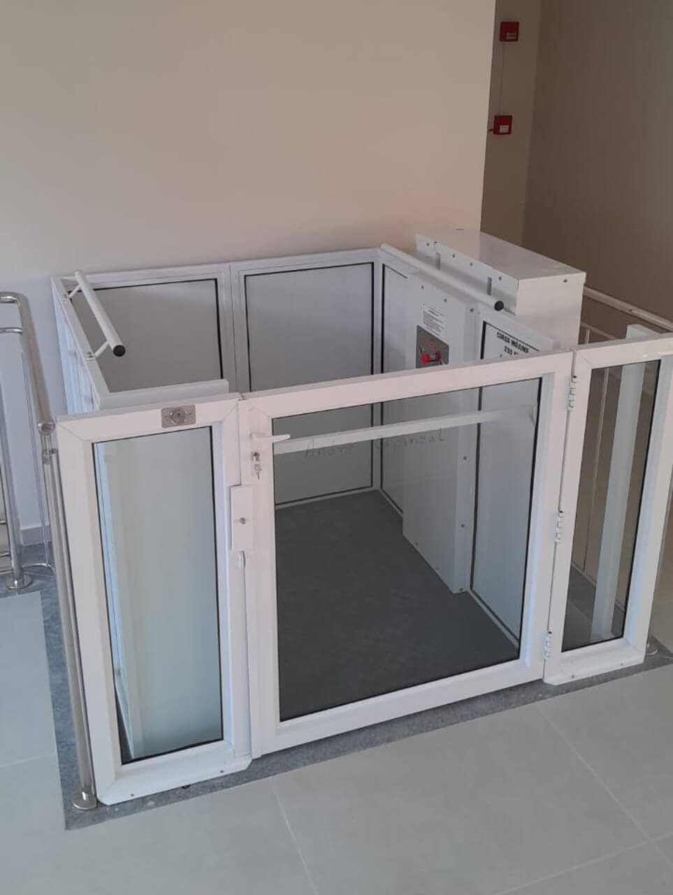 Produto em Aço e Vidro